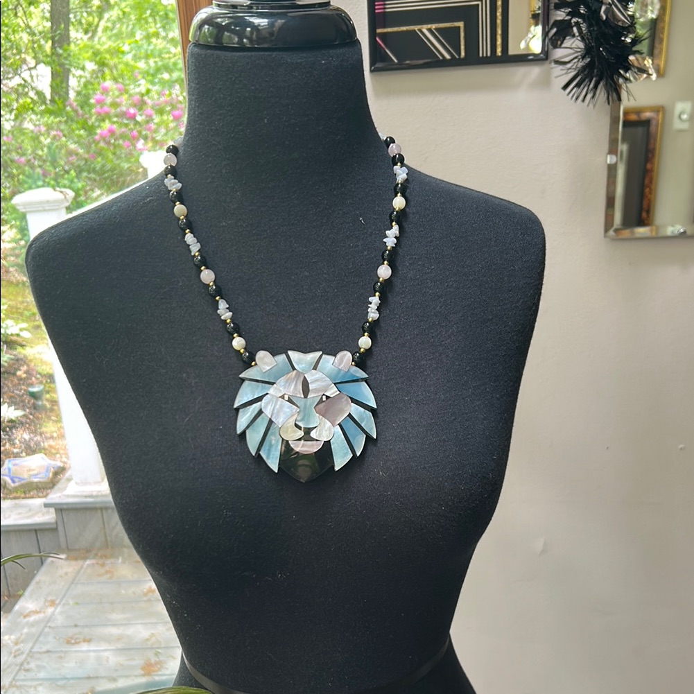 Lee Sands Blue Black And Mauve Pearlescent Lion Head Statement Necklace 78$